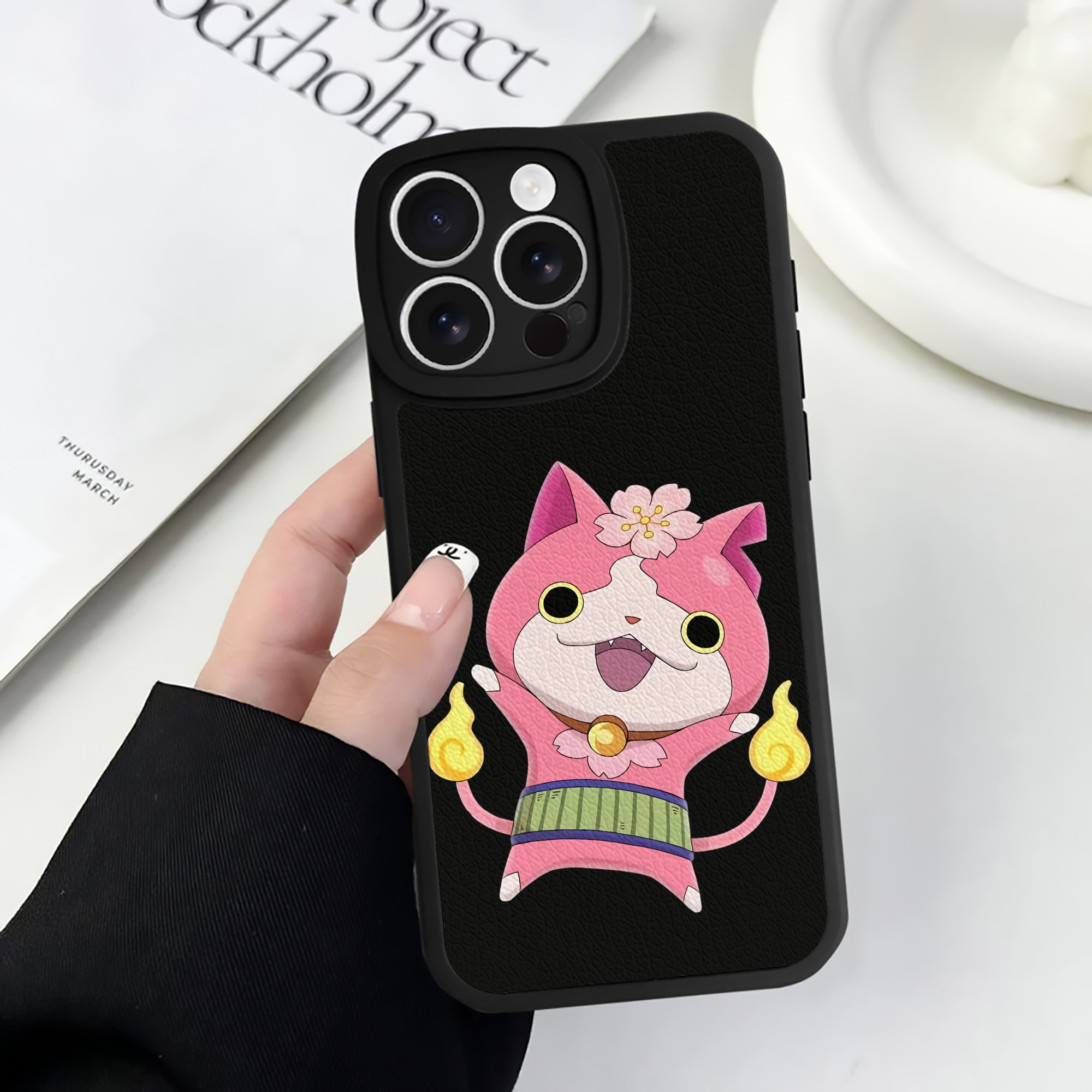 （画像用） 妖怪ウォッチ Yo-kai Watch 【iPhone 16シリーズ対応】シリコンスマホケース（レザー調） 材質：シリコン